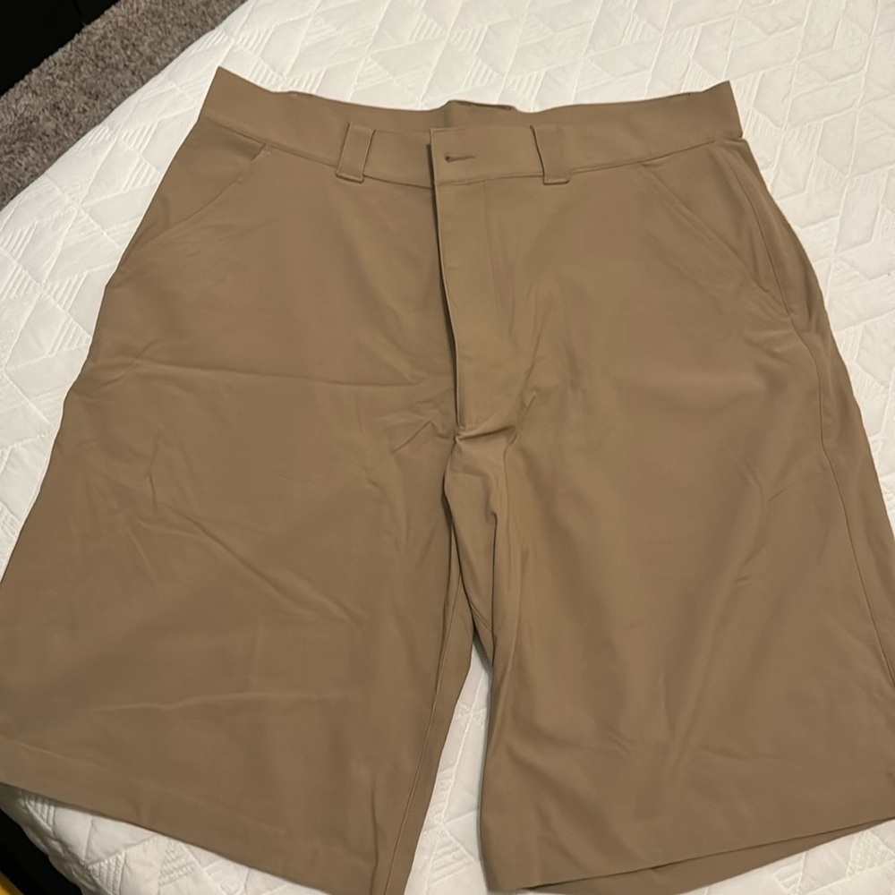Under Armor Golf Shorts size 36